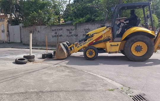 Remoção de barricadas do tráfico com ajuda do Disque Denúncia